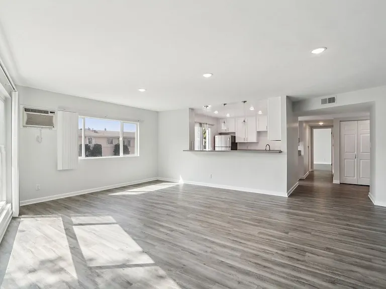 8375 Fountain Ave — Photo 15