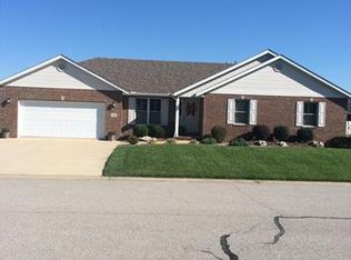 240 N Porte Dr, Highland, IL 62249