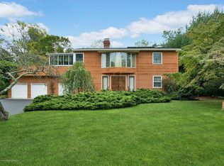 14 Priscilla Dr, Lincroft, NJ 07738