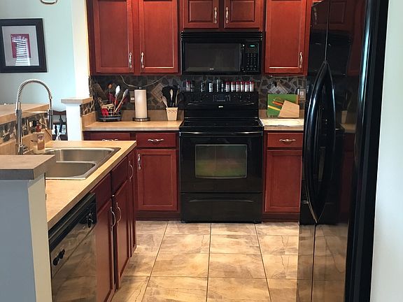 Tile floor - stone backplash