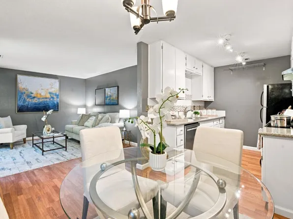 24 Emery Bay Dr, Emeryville, CA 94608