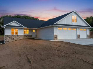 3718 Harolds Way, Suamico, WI 54313