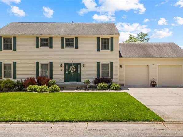 207 Dover Dr, Mineral Wells, WV 26150