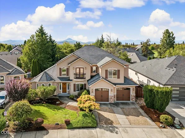 888 Arrowhead Trl, Eagle Pt, OR 97524