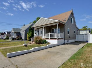 31 Linden St, Carteret, NJ 07008