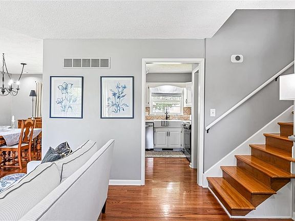 3rd image of 7508 W 95th Ter