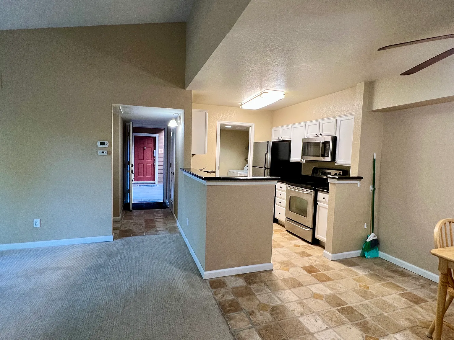 2 bed, 949 sqft, $2,900 — Photo 3