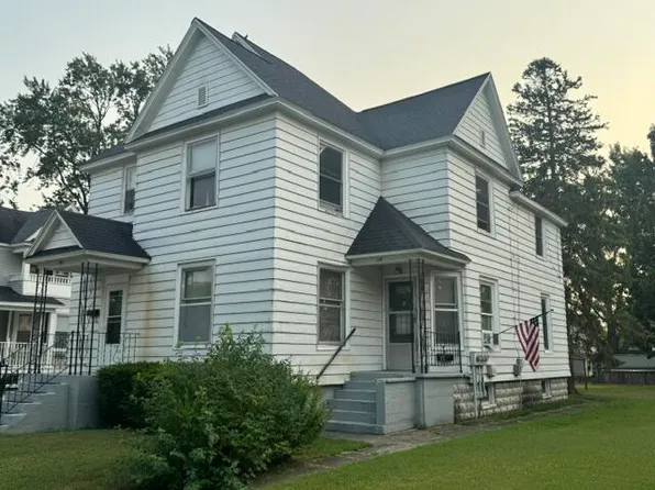 38 Pine St, Zeeland, MI 49464
