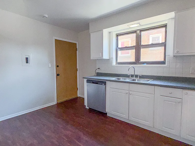 9012 Lamon Ave #1W — Photo 4