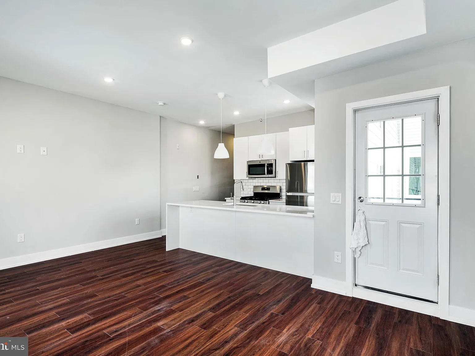 1527 Ridge Ave — Photo 4