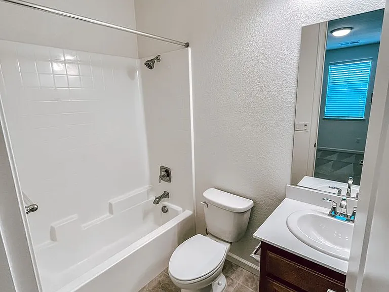 2297 Central Pkwy — Photo 14