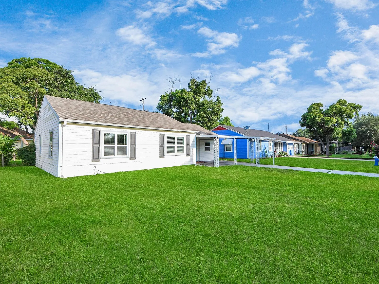 3 bed, 1.0 bath, 1150 sqft, $2,000 — Photo 4