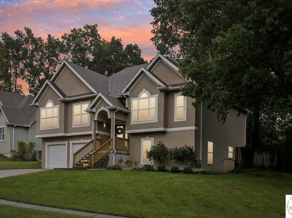 101 Deerfield Dr, Warrensburg, MO 64093