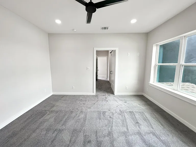 100 Lewis St — Photo 21
