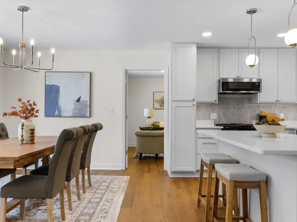 8664 North Manor COURT, Fox Point, WI 53217