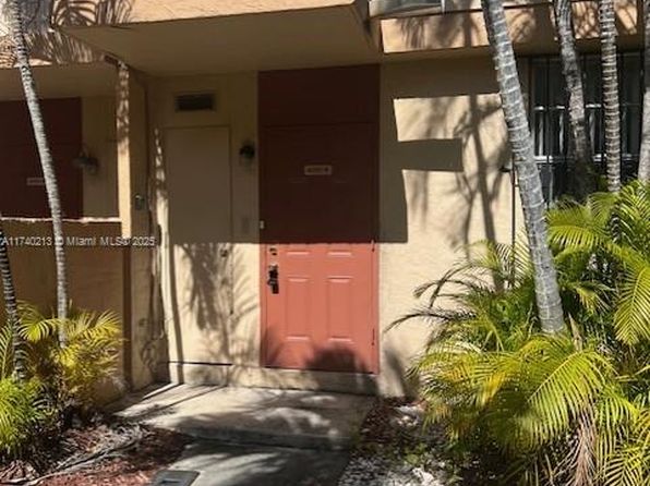 6155 SW 69th St #9, South Miami, FL 33143