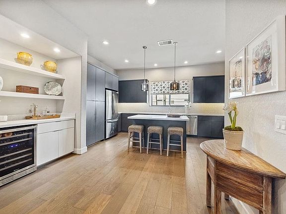 5th image of 4211 Allen St