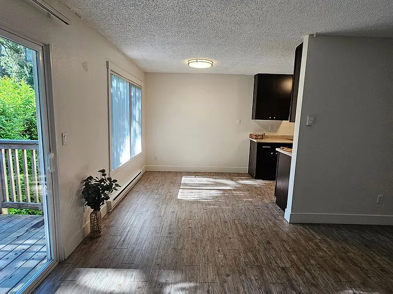 Beverly Grove Apartments — Photo 18