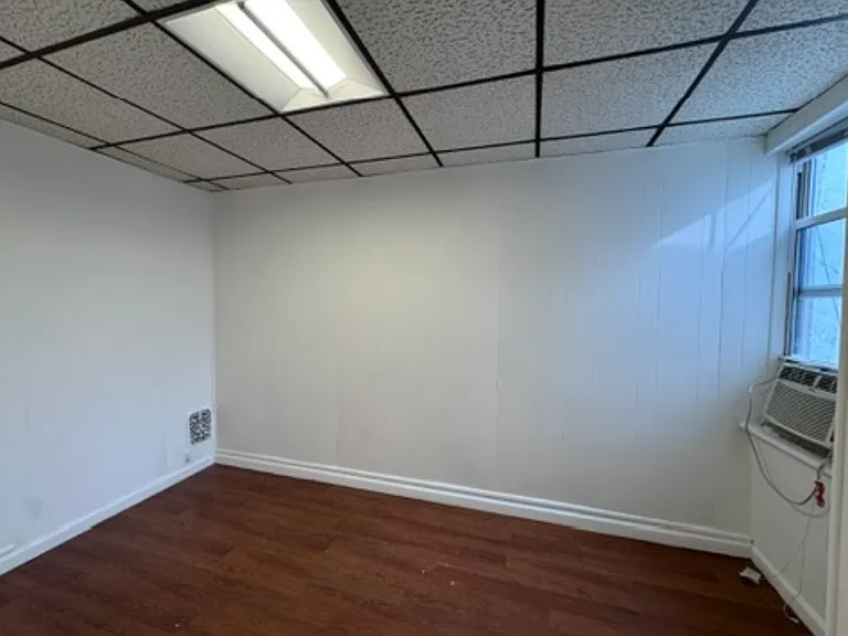 2625 S Franklin St — Photo 9
