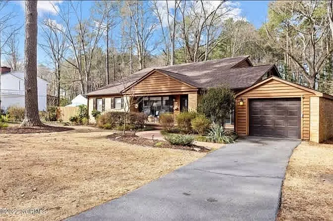 Pineview Dr