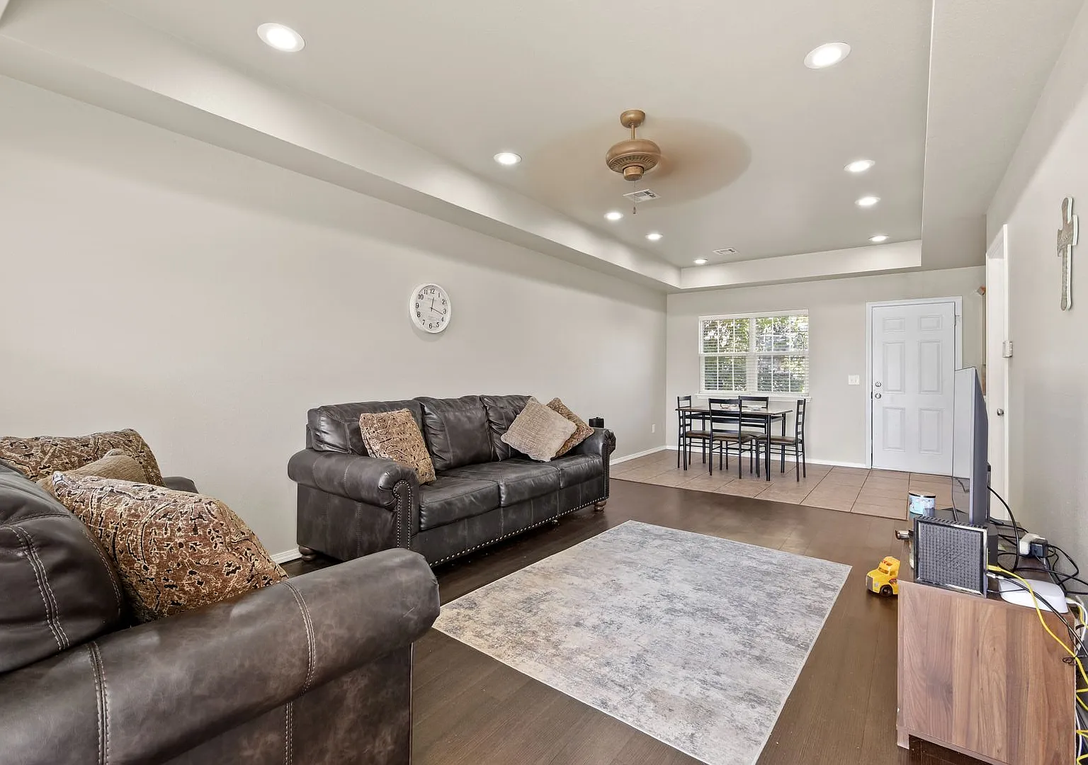 3 Bed / 2.5 Bath in a 2 Story Four Plex - Water, Lawncare, & Trash Services Included! — Photo 2