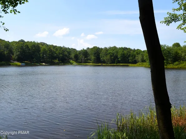 1131 Kinta Cir, Pocono Lake, PA 18347