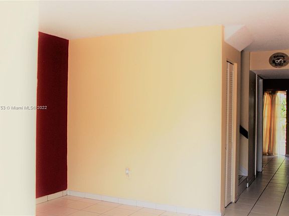 4th image of 1050 SW 117th Ct #0