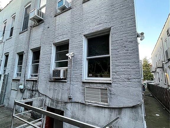 3rd image of 2264 85th St