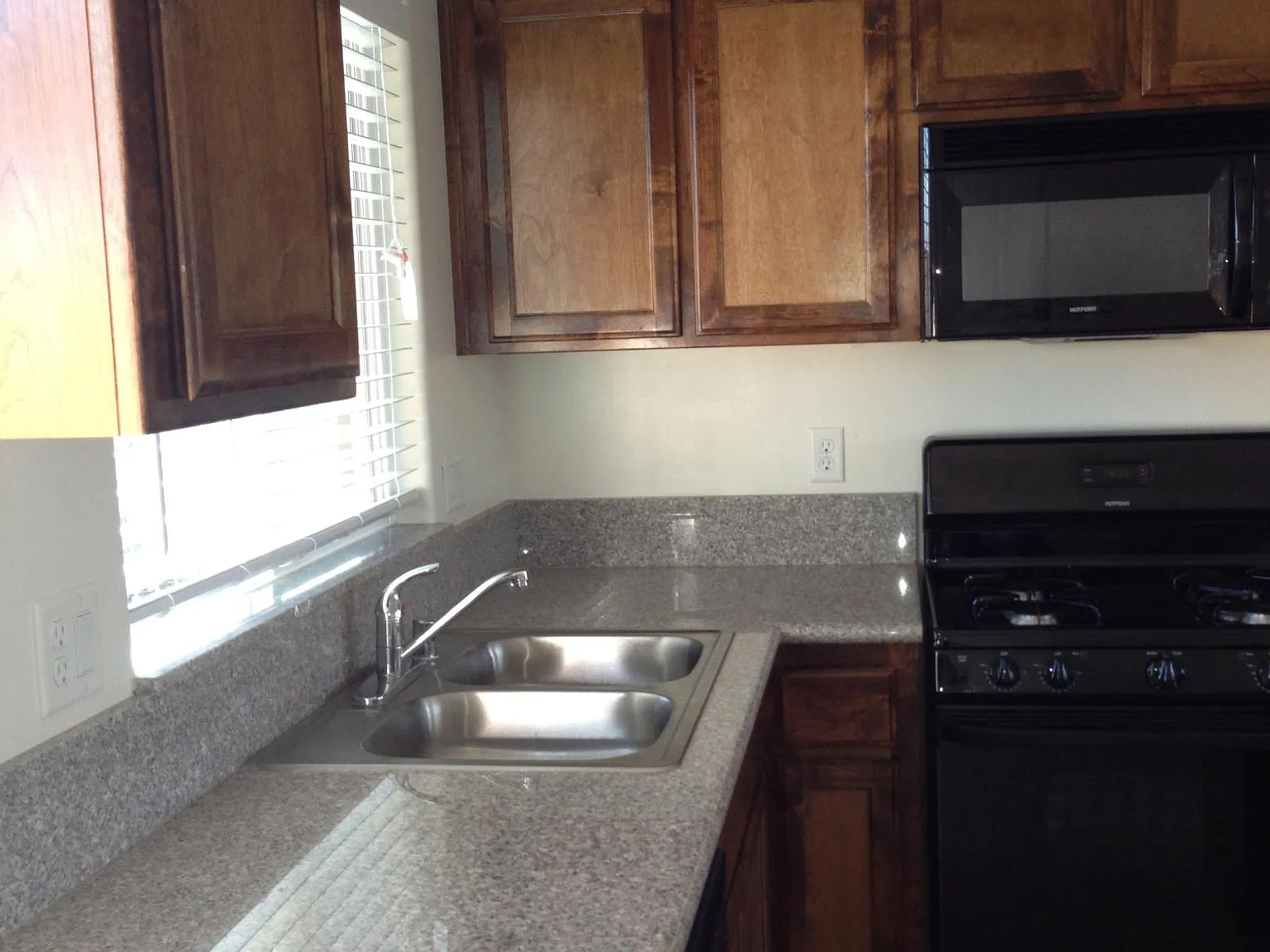 2 bed, 725 sqft, $1,550 — Photo 3