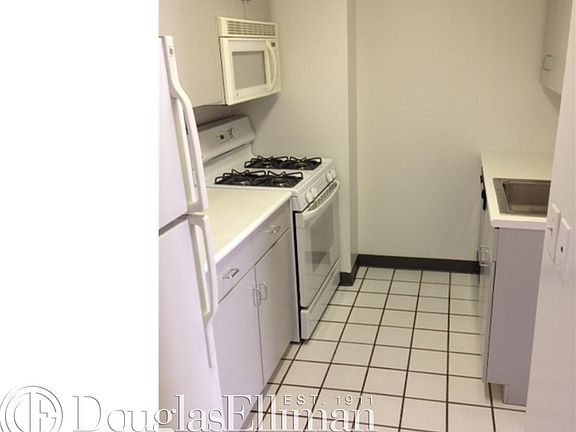 3rd image of 429 E 52nd St APT 22D
