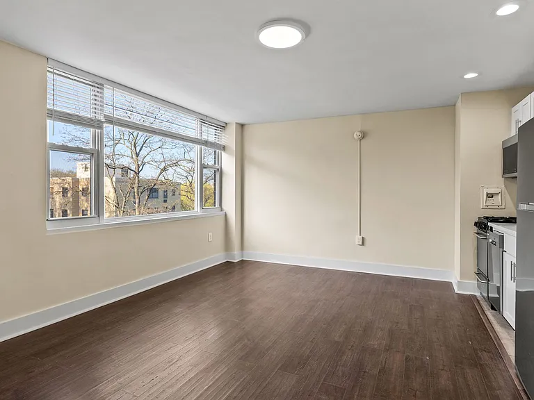 Park East Apartments — Photo 13