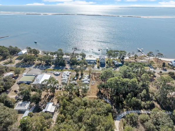 115 Kansas St, Carrabelle, FL 32322