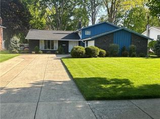 28009 Andorra Dr, North Olmsted, OH 44070