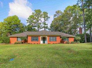 736 Country Place Dr, Pearl, MS 39208