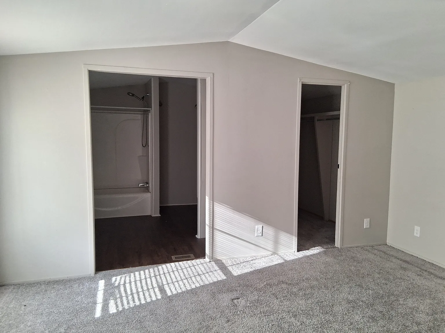 3 bed, 1260 sqft, $1,000 — Photo 1