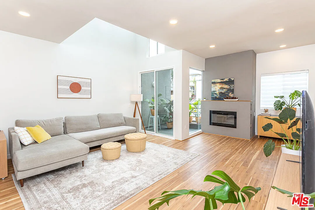 2 bed, 2.5 bath, 1452 sqft, $5,495 — Photo 1