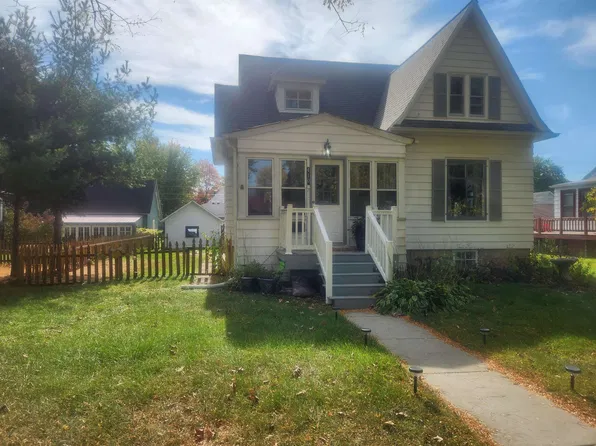 410 6th St, Baraboo, WI 53913
