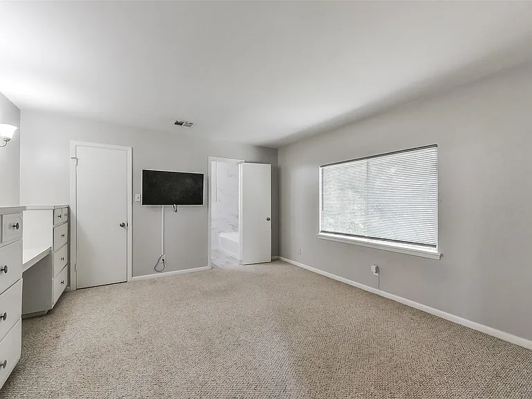 6305 Deerwood Rd — Photo 14