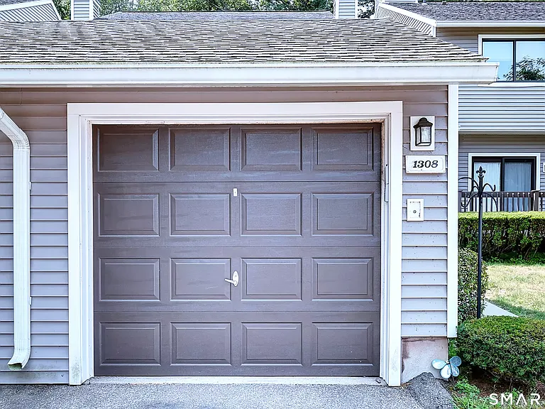 1308 Mill Pond Dr — Photo 3