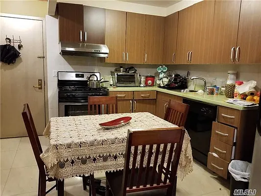 Sold by Winzone Realty Inc | media 4