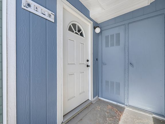 3rd image of 74647 Azurite Cir E