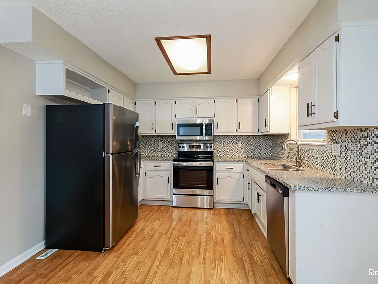 502 Woodson Ln — Photo 5