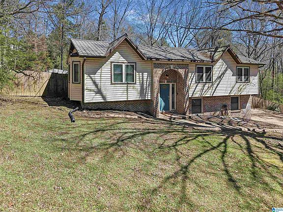 2nd image of 207 Annetta Cir