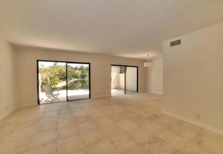 3010 Lakewood Ln — Photo 6
