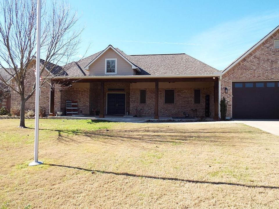 1st image of 17992 Country Club Dr