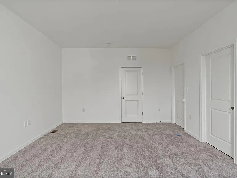 646 Hemsworth Ln — Photo 13
