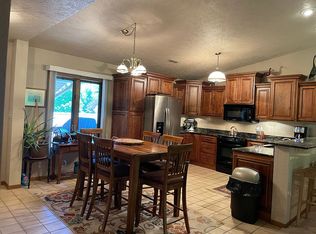 1004 Paradise Landing Rd, Kimberling City, MO 65686