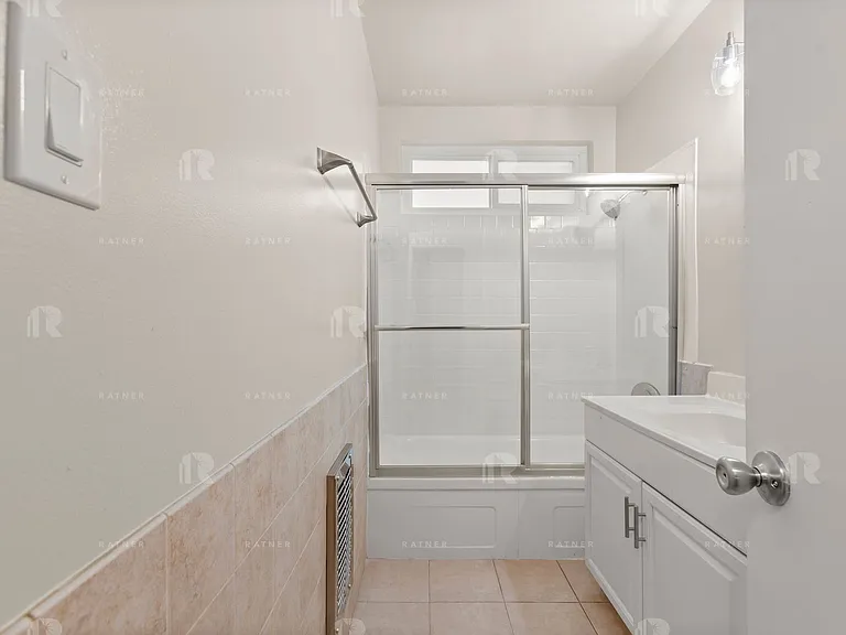 (Ar/Jo/Yo:B) 1411 N. Mansfield Avenue — Photo 8