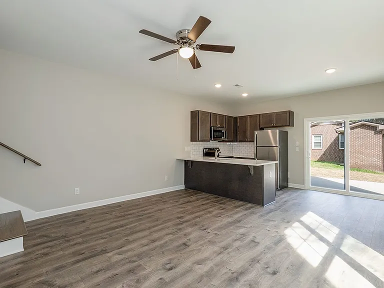426 N Allen Rd — Photo 10