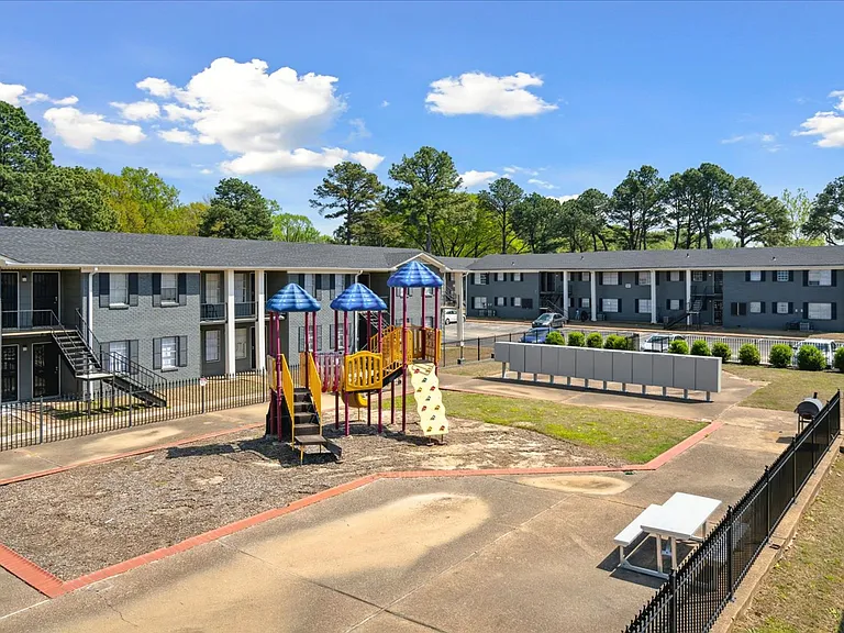 Graceland Pointe Apartments: Modern Style, Excellent Value in Memphis — Photo 14